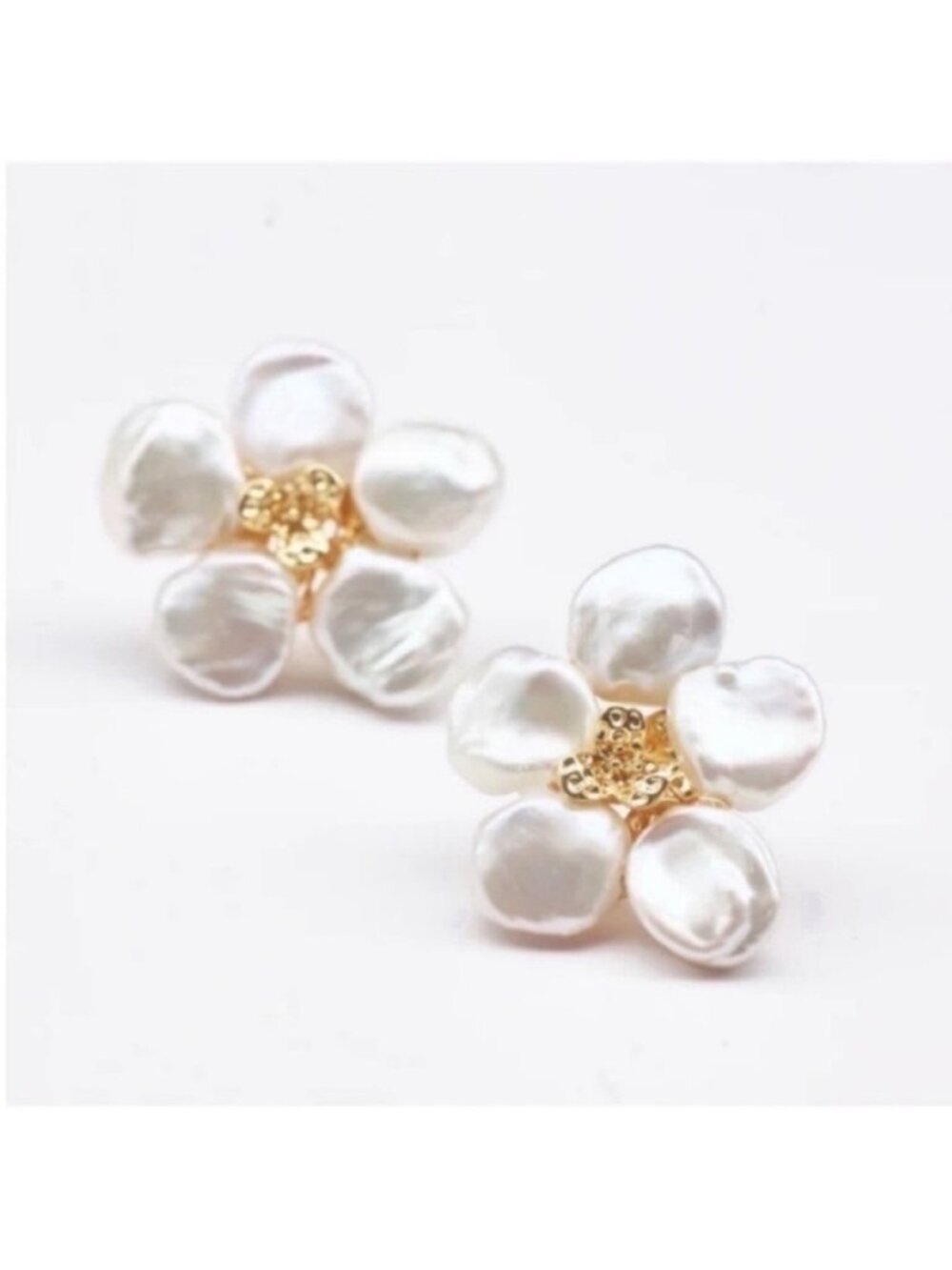 New! Veja Pearl Flower Post Earrings NWOT